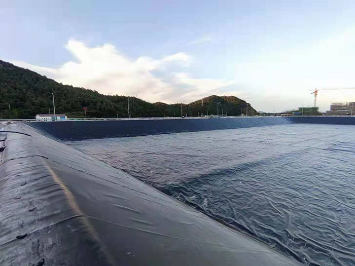 護(hù)坡防滲膜用多厚的？
